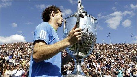 Andy Murray with the Aegon Championship trophy