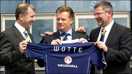 Mark Wotte (centre) is Scotland's performance director