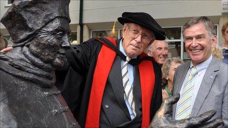 Cardinal Wolsey statue, John Blatchly, David Annand