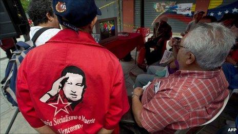 Supporters of Venezuelan President Hugo Chavez in Caracas watch the television broadcast of Mr Chavez's meeting with former Cuban president Fidel Castro - 29 June 2011