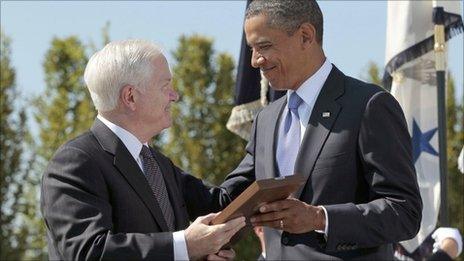 President Barack Obama handing Robert Gates the Medal of Freedom