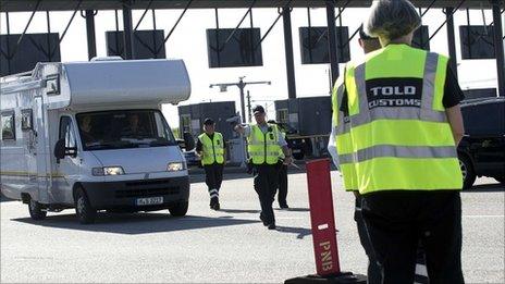 Danish customs officers at work on the Oeresund sea bridge with Sweden, 5 July