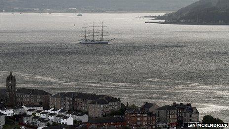 Tall ship MIR arriving in Greenock. Photo by Ian McKendrick