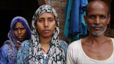 Sarika (centre) with her parents