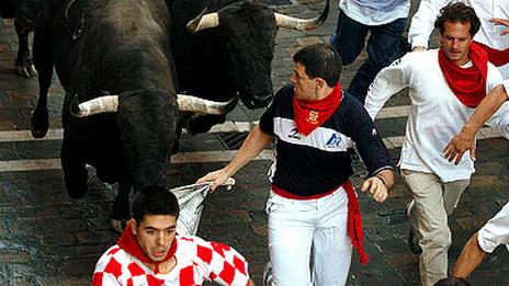 Juan Pedro Lecuona (in dark shirt) being chased by bulls in Pamplona