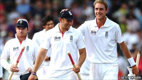 Ian Bell (left), Tim Bresnan (centre), Stuart Broad