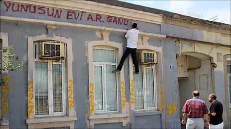 Man spray-painting building