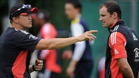 Coach Andy Flower and captain Andrew Strauss