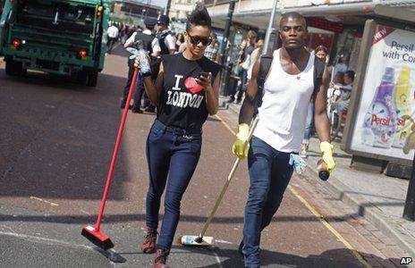 Volunteers in Clapham Junction, London