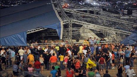 Stage collapse in Indianapolis, Indiana (13 Aug 2011)