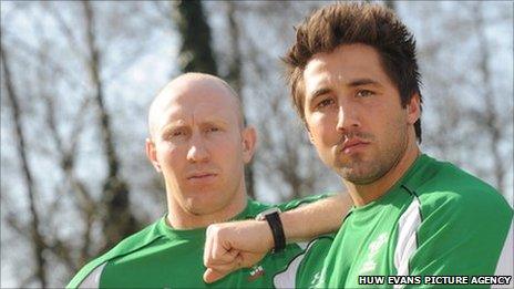 Tom Shanklin and Gavin Henson pose for the cameras in 2009