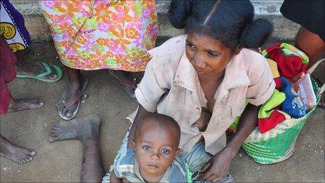 A woman and her child in Madagascar (archive shot)
