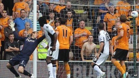 Mark Schwarzer is unable to stop Kevin Doyle's shot