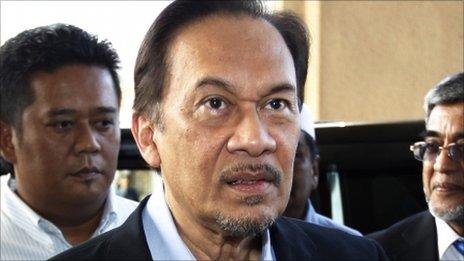 Malaysian opposition leader Anwar Ibrahim arrives at a courthouse in Kuala Lumpur (22 August)