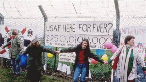 Women chained themselves to the nine-mile fence around the US base in 1981