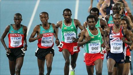 Mo Farah leads the pack in the 10,000m