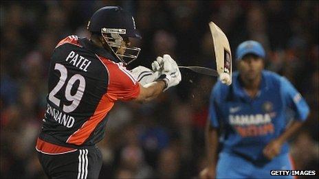 Samit Patel breaks his bat