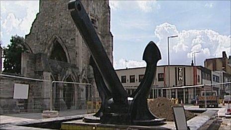 QE2 anchor set as landmark in Southampton