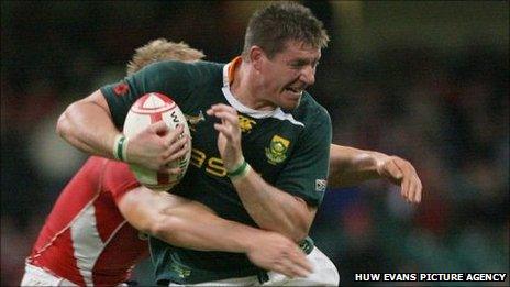 Bakkies Botha takes on Wales in November 2010