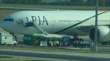 Screengrab of Pakistan International Airlines jet at Ataturk airport, Istanbul, 7 September 2011