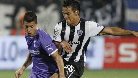 Tottenham Hotspur"s Iago Falque challenges PAOK Salonika"s Diego Arias