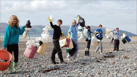 Beachwatch. Pic: Jackie Clark/ Marine Conservation Society