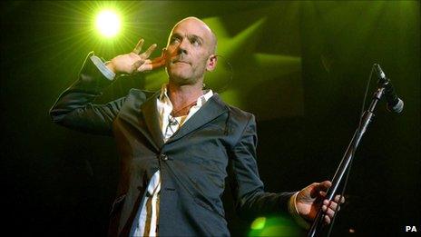 Michael Stipe performing in 2004