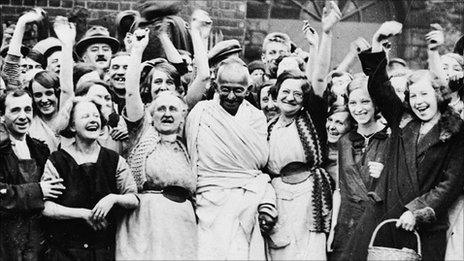 Gandhi with weavers from Greenfield Mill during a visit to Darwen n 1931