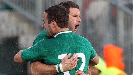 Fergus McFadden celebrates his try with Paddy Wallace (12)