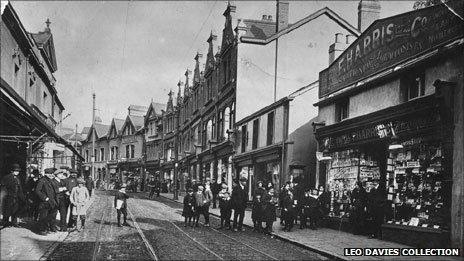 Pontmorlais High Street (picture: Leo Davies collection)