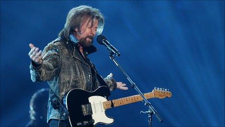 Ronnie Dunn on stage in Ontario, Canada