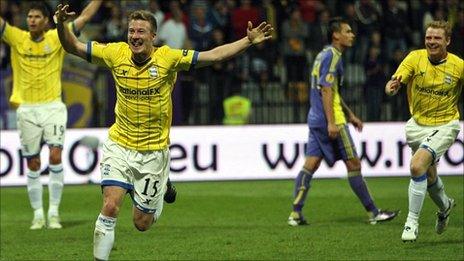 Wade Elliott (second left) celebrates scoring Birmingham's winner