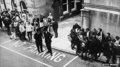 Mods on the left and Rockers on the right in Margate