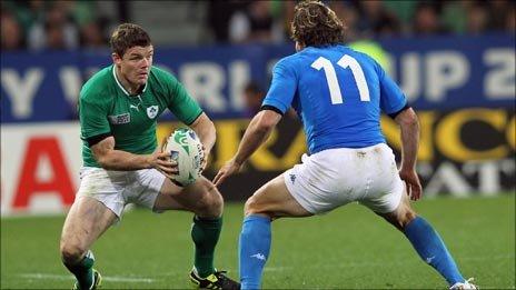 Brian O'Driscoll prepares to take on Mirco Bergamasco