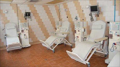 Unused dialysis machines at El Algodonal hospital