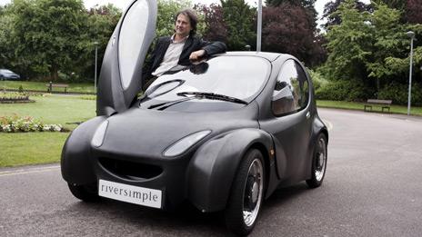 Hugo Spowers with hydrogen-powered car