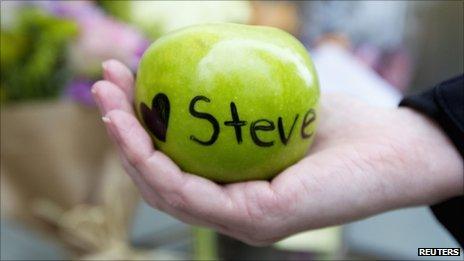 Tribute to Steve Jobs near his home in San Francisco, California 6 Oct 2011