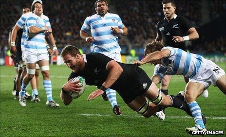 Kieran Read scores New Zealand's first try