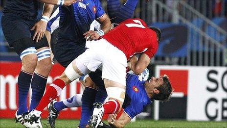 Sam Warburton tackles Vincent Clerc, an offence that earned the Wales captain a red card