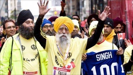 Fauja Singh crosses the finishing line in Toronto