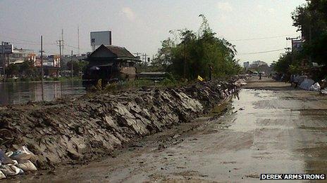 A clay dyke holding back flood waters north of Bangkok, Thailand. Photo: Derek Armstrong