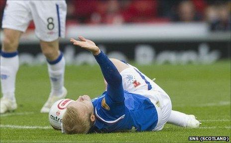 Steven Naismith seeks attention at Pittodrie