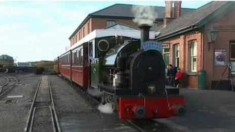 Train at Talyllyn station