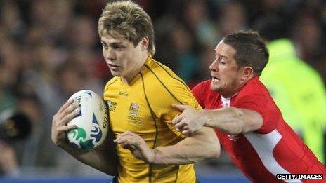 James O'Connor takes on Shane Williams