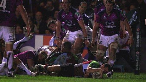 Karl Dickson of Harlequins scores a try