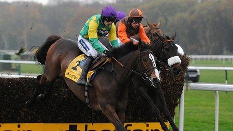 Kauto Star (left) beat Long Run (right) by eight lengths