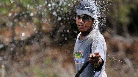 Irrigating crops in Nicaragua. Photo: N.Palmer/CIAT