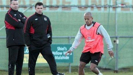 Raymond Verheijen, Gary Speed, Robert Earnshaw