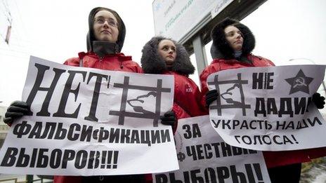 Communist Party activists in Moscow hold posters saying "No to vote-rigging", 2 December