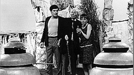 Peter Purves as Steven, William Hartnell as Dr Who and Maureen O'Brien as Vicki